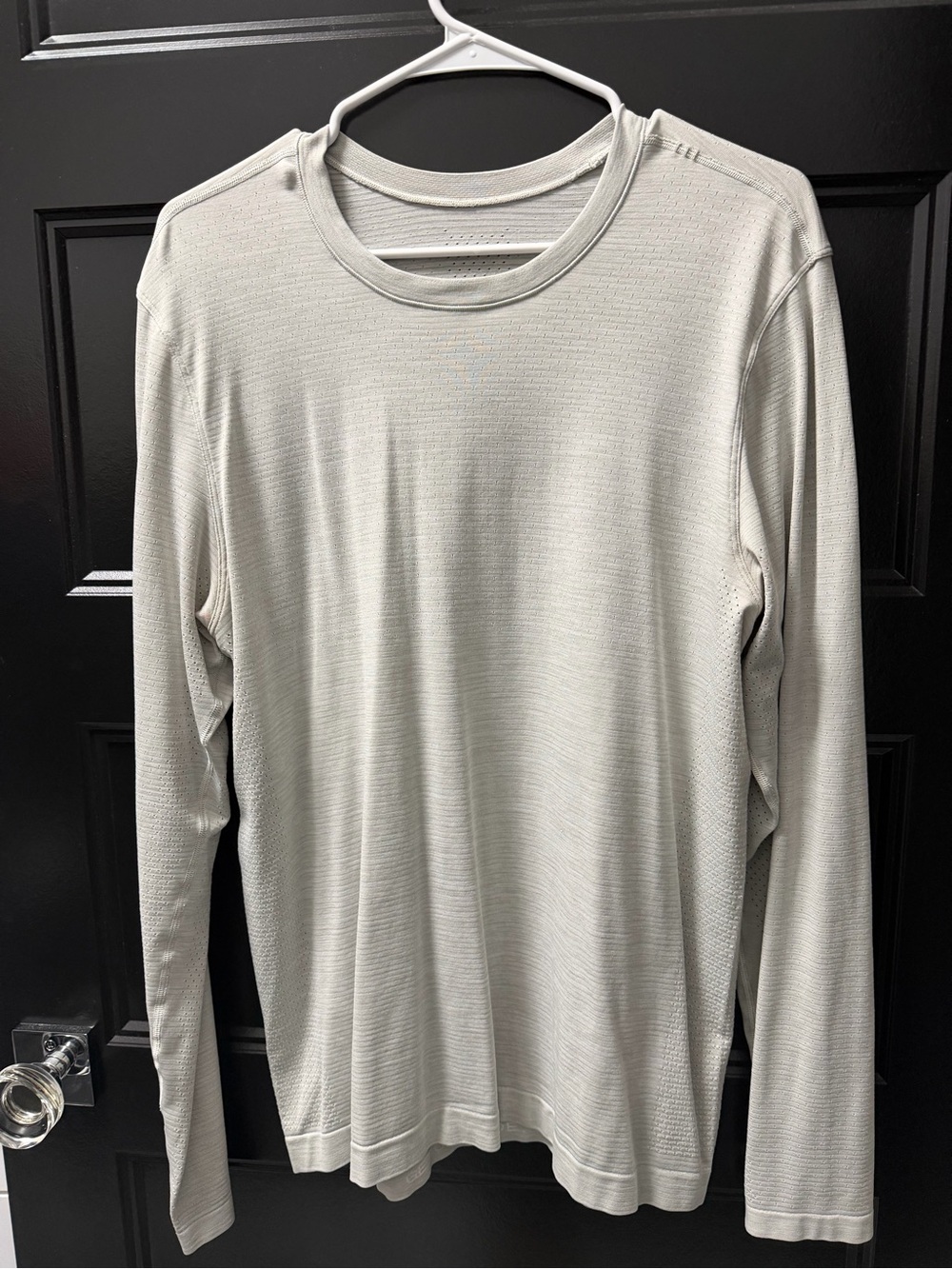 Lululemon Men’s Large Gray Long Sleeve Performance Shirt Ventilated Athletic